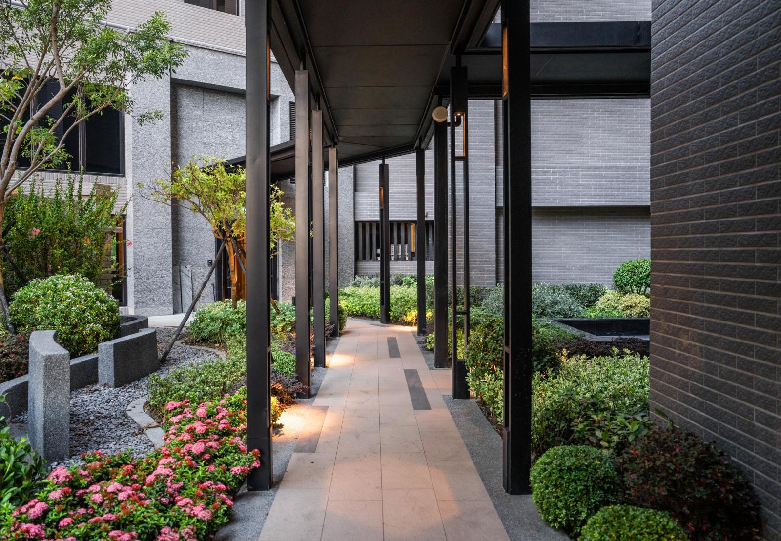 回家，不只是回家，更像走進一座溫柔的小花園。 【茂洋天玥】